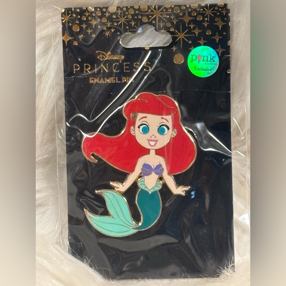 Disney The Little Mermaid Ariel Collectible Pin 2.125 inches